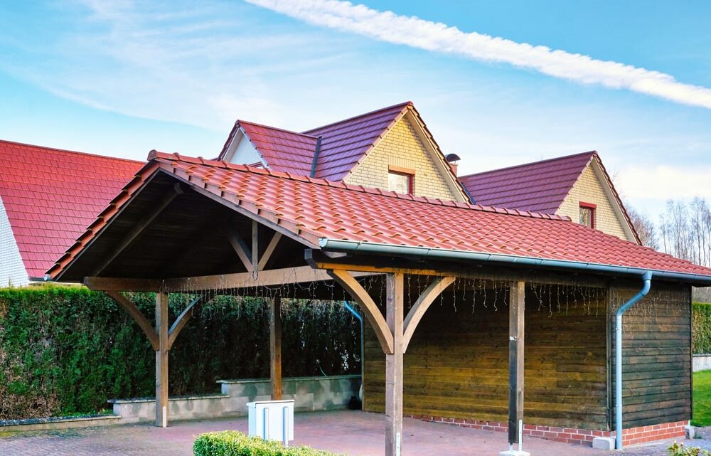 Choisir un carport bois autoclave : dimensions, traitement et installation