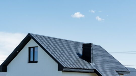Construction de toiture : comparatif des matériaux et leurs avantages