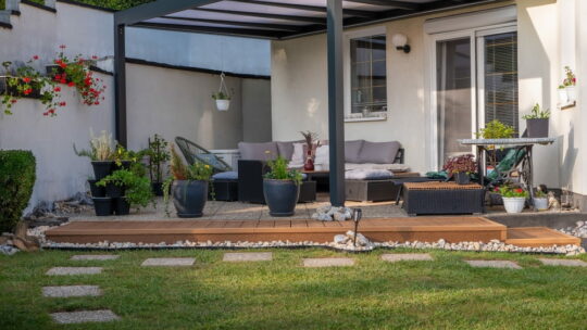 Créer de nouveaux aménagements autour de votre propriété : idées pour jardin, allées et terrasse