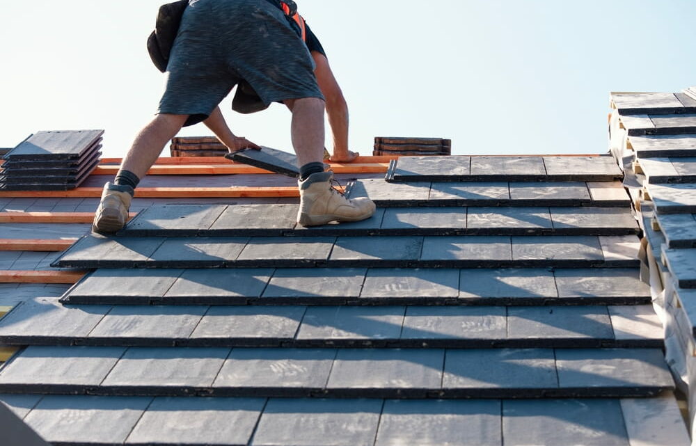 Quand faut-il faire réparer sa toiture ? Signes à surveiller sans attendre