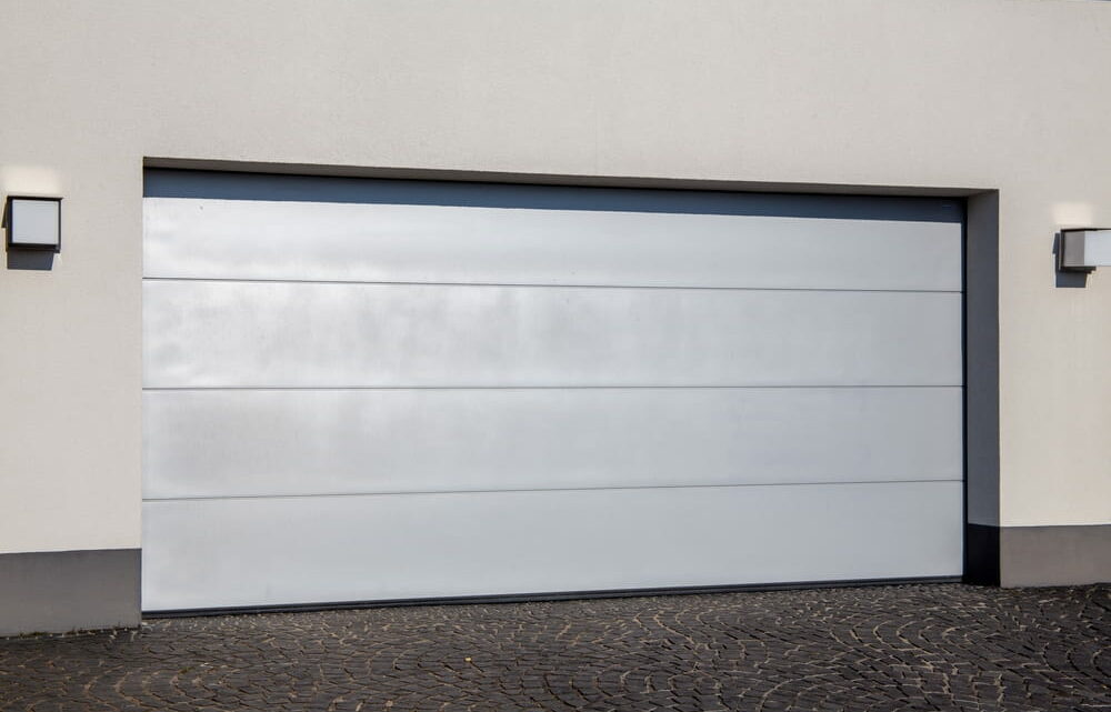 Porte sectionnelle : pourquoi est-elle idéale pour votre garage ?