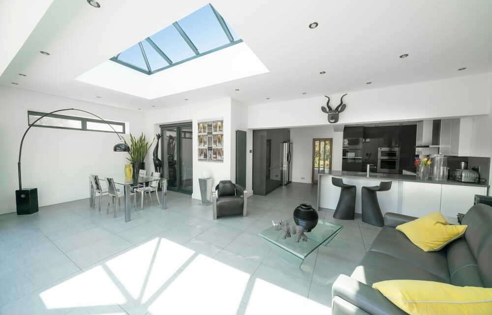 Solution de puits de lumière naturelle : tout savoir sur les voûtes filantes pour un éclairage zénithal performant