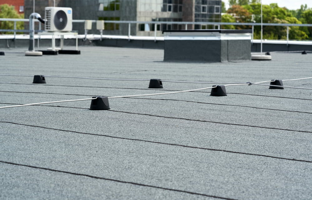 Toiture plate : quels sont les avantages de cette solution pour les habitations modernes ?