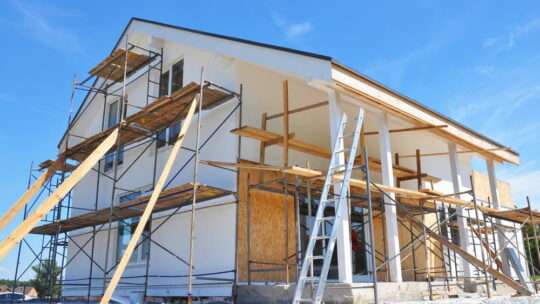 Réussir ses travaux de peinture d’extérieur : conseils pratiques et étapes essentielles
