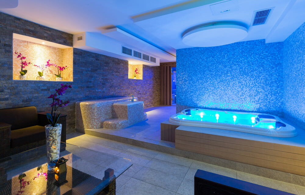 Comment créer un espace bien-être chez soi : piscine, spa, sauna ou hammam